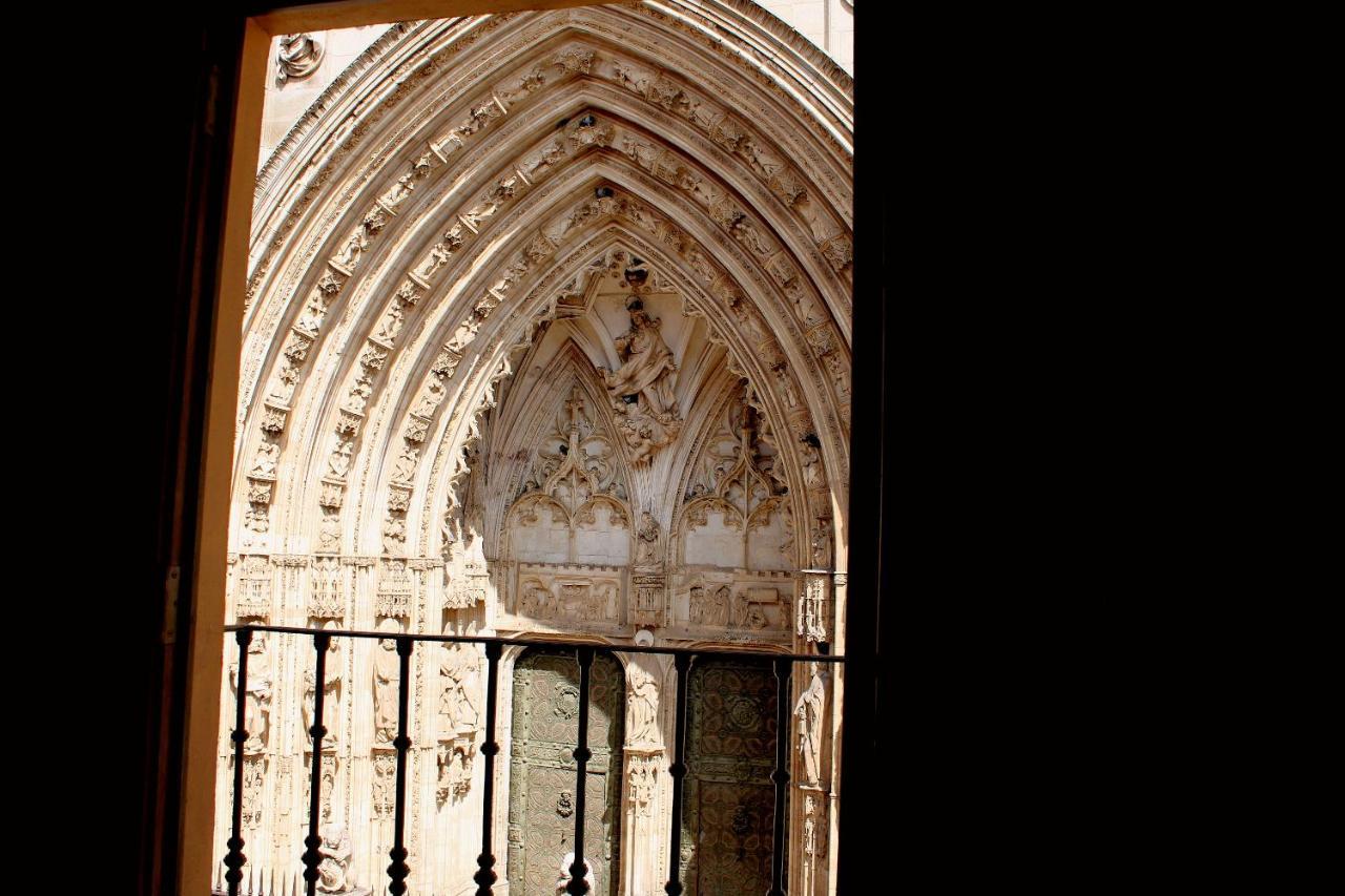 Puerta De La Catedral Apartamento Toledo Exterior foto
